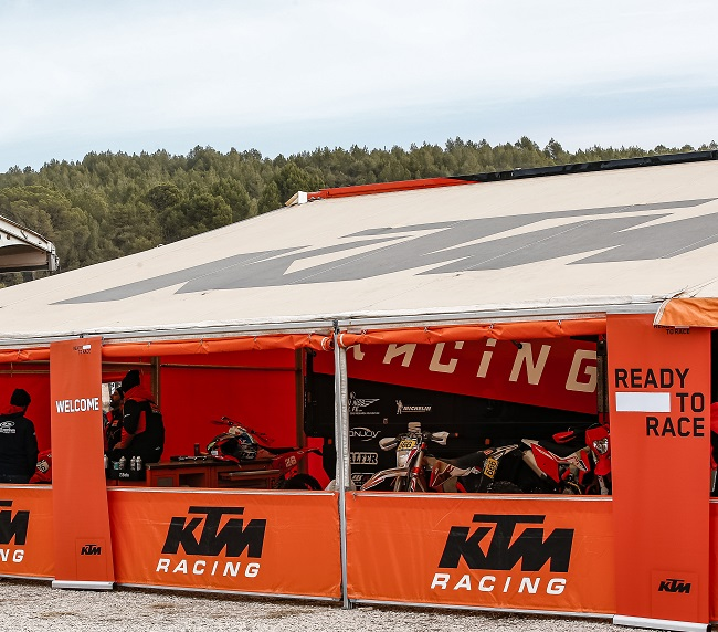 ¡KTM VUELVE A OFRECER ASISTENCIA GRATUITA A LOS PILOTOS PRIVADOS EN LAS PRUEBAS CLÁSICAS DE ENDURO!